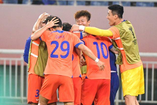 哈利伯顿绝杀米德尔顿42分 步行者险胜雄鹿2-1