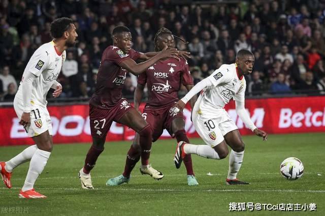 斯诺克世锦赛：八强战赵心童8比8暂平肖恩·墨菲